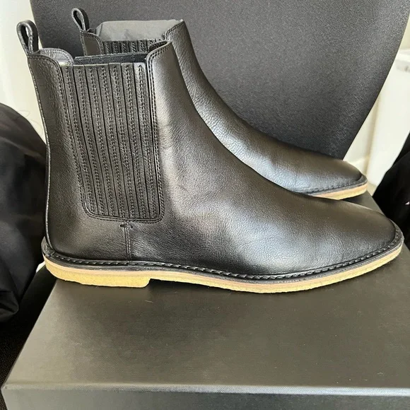 Yves Saint Laurent Men’s Chelsea Boots